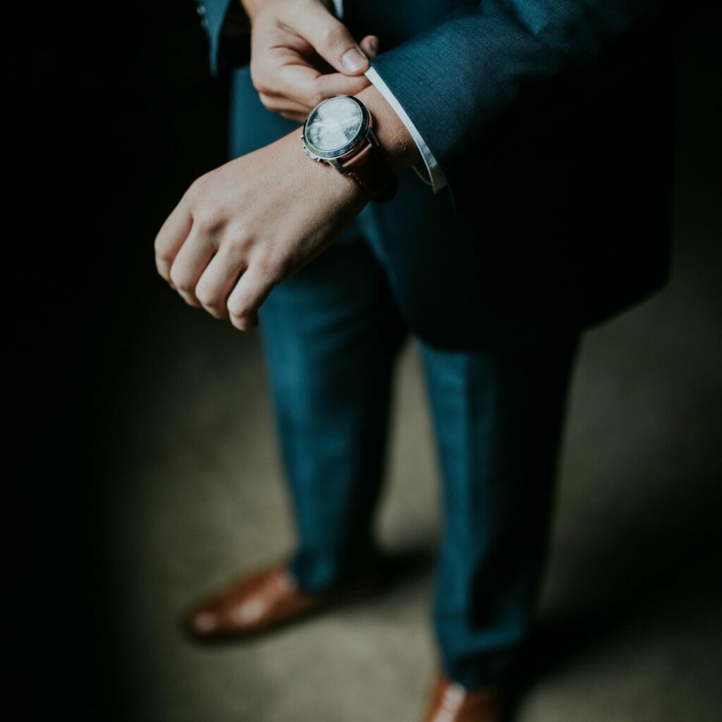 photo of a man in a business suit for an article about doing business in Colombia