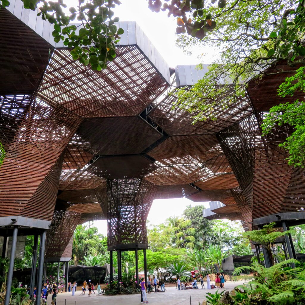 imagen de stock de la ciudad de Medellín, una de las más importantes para los negocios en Colombia