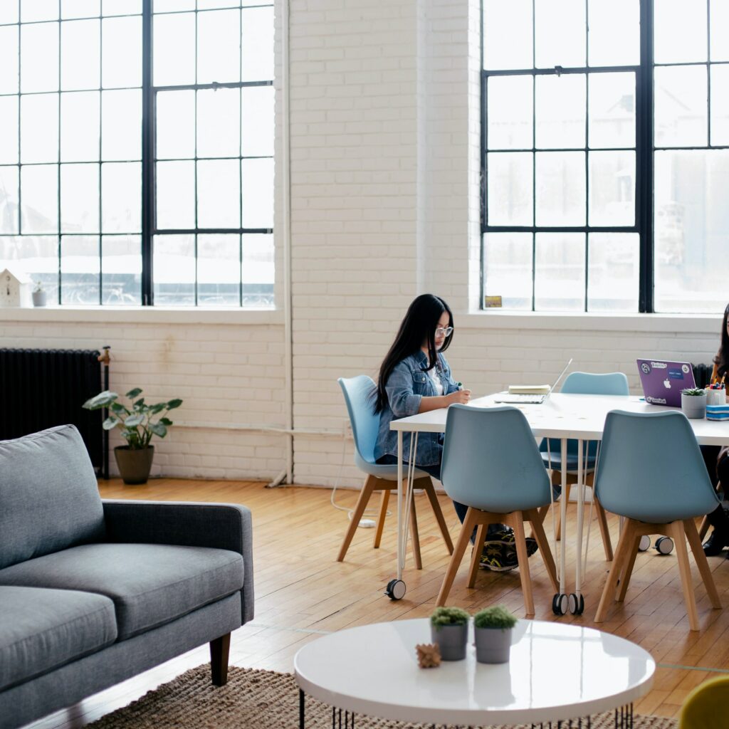 stock image depicting a comfortable office to talk about a Colombian startup.